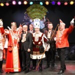 Dreigestirn aus Wipperfürth mit Radevormwalder Karnevalisten beim "Närrischen Landtag"