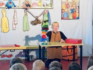 Theaterstück für kinder - Sina und Tim spielen Doktor